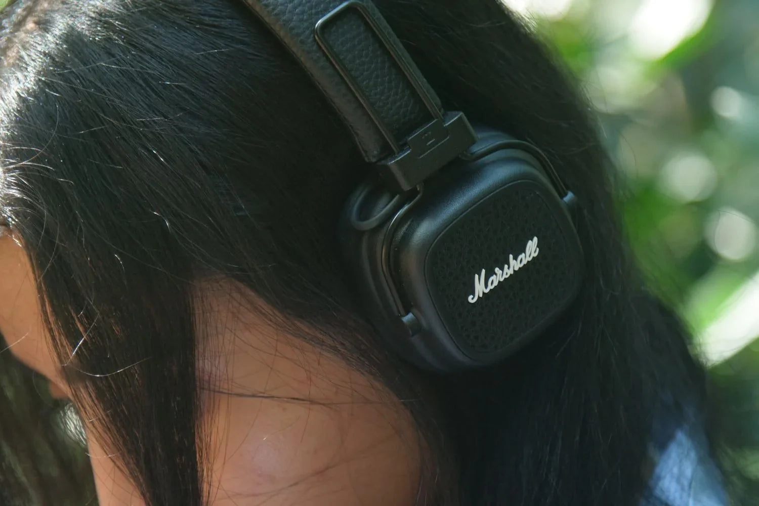 Making a 100-Hour Headphone Actually Wearable for 100 Hours: Dekoni Choice Suede for the Marshall Major V