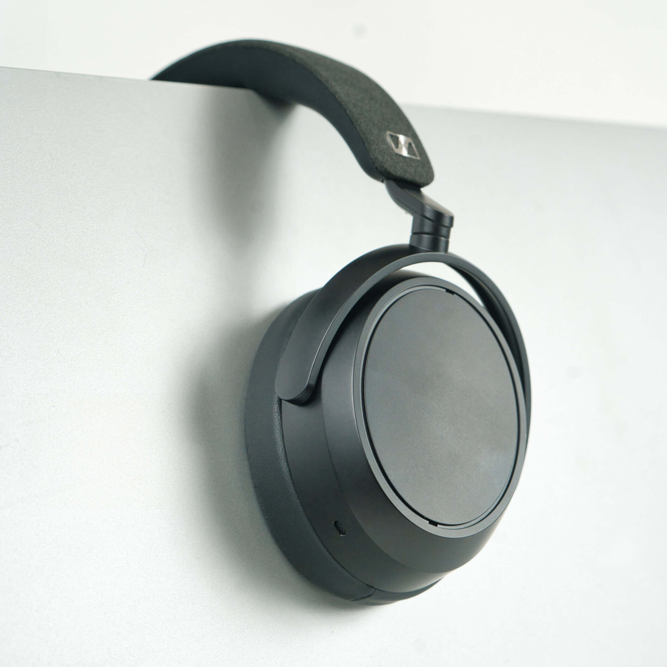 Dekoni Audio Earpads for Sennheiser Momentum 4 - Thumbnail 3